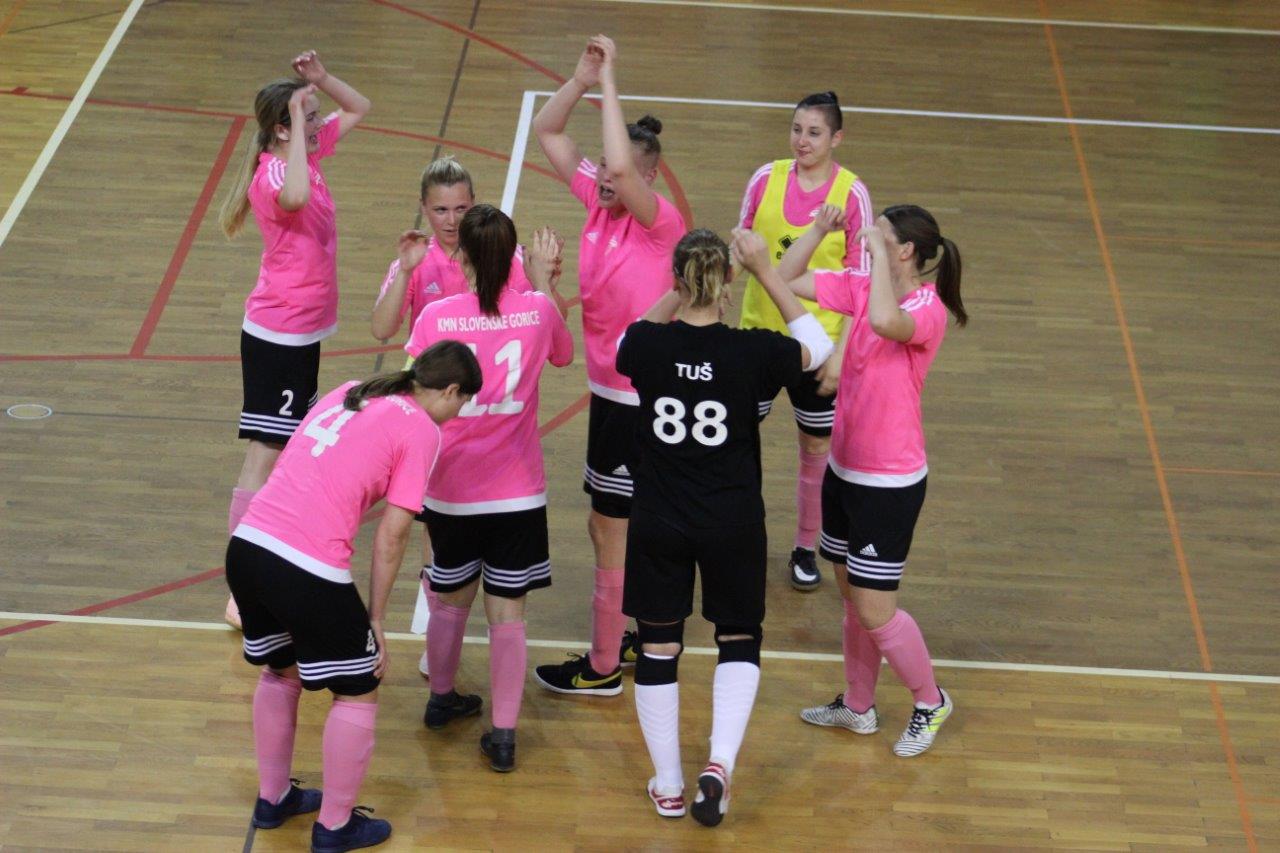 Veselje domače ekipe po koncu tekme